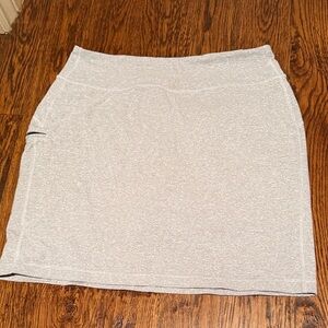 Duluth Trading Co Women's Light Gray sport skirt with built in shorts